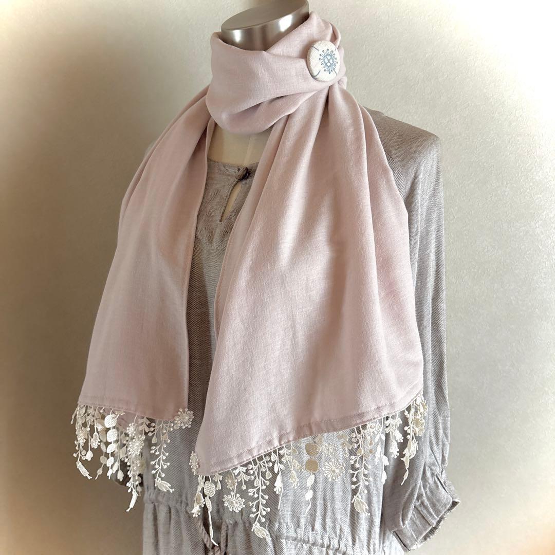 ミナペルホネンハンドメイドanemoneのブローチと潤いペールピンクの