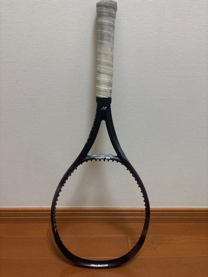 ヨネックス　ezone100 限定ブラック&シルバー EZONEのブラック／グレーを2023年4月中旬より数量限定で発売｜NEWS