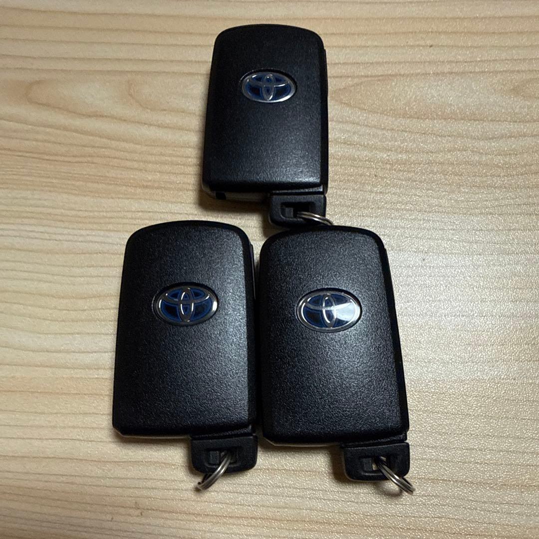 トヨタ純正 ヴォクシー スマートキー (4つボタン) 3個 送料込み - メルカリ