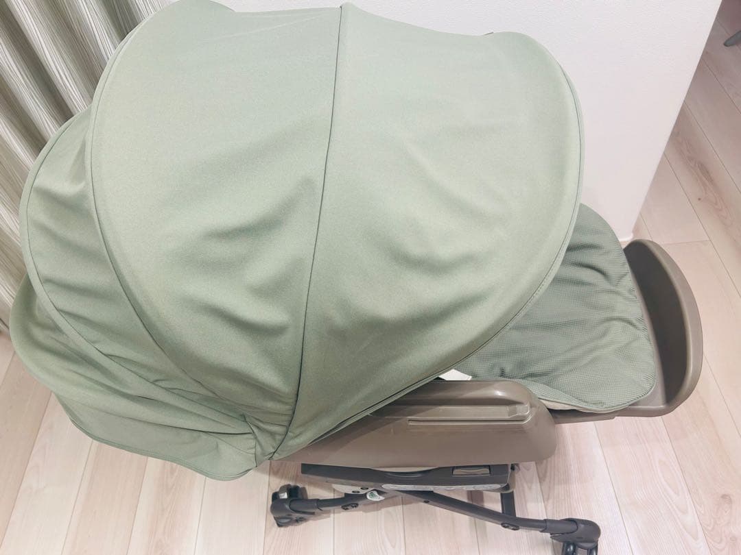 《美品》コンビ　ネムリラ コードレス AUTO SWING 【替えシート付】