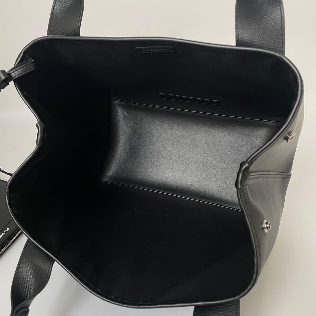 未使用級】バレンシアガ ネイビーカバス S エンボスロゴ オールレザー