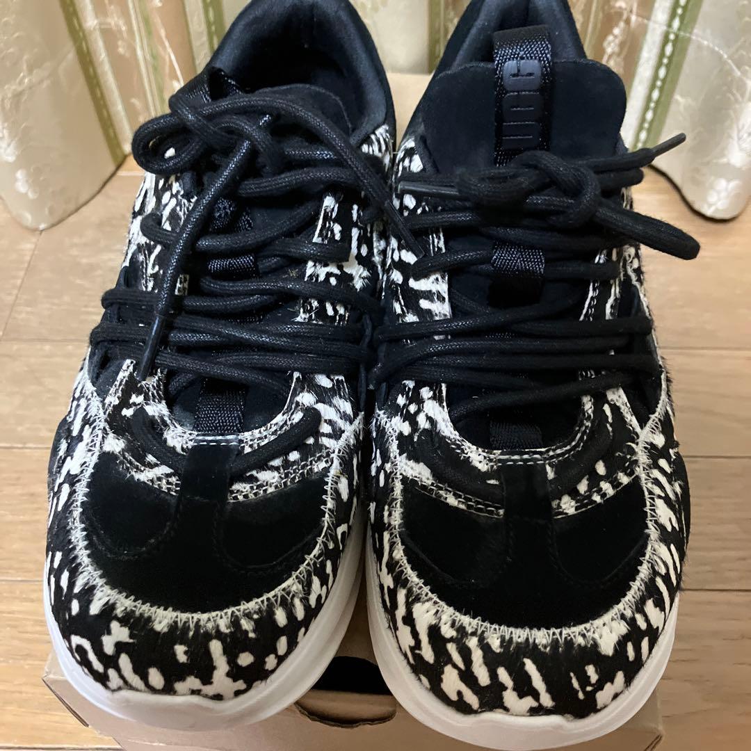 最終価格 UGG アニマルプリント スニーカー - メルカリ