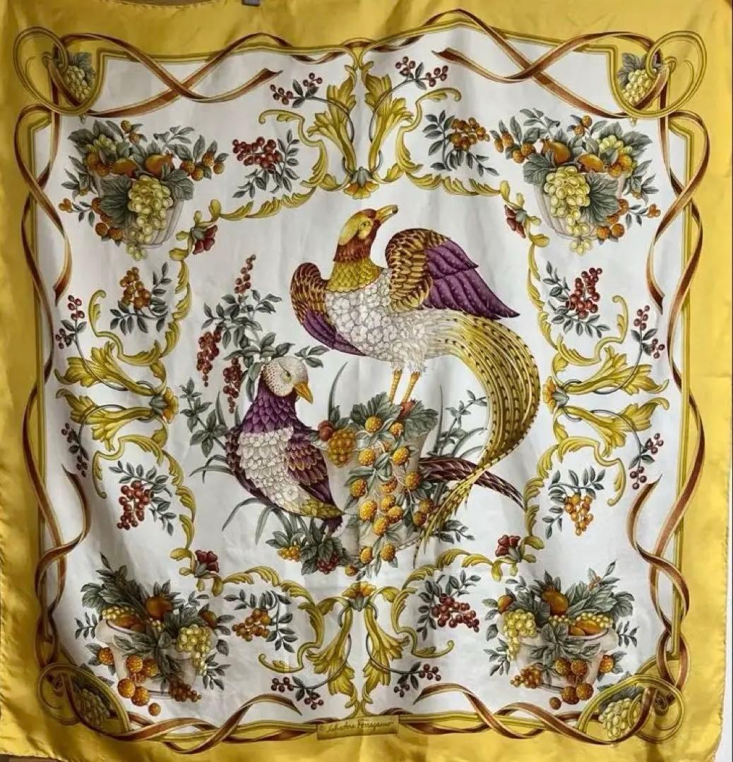 フェラガモ 大判 スカーフ シルク 果物×鳥柄 黄色 - メルカリ