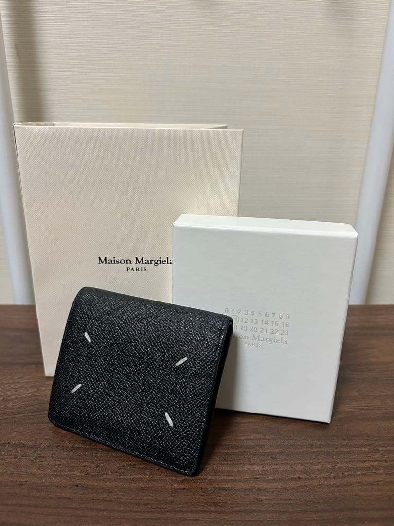 【未使用品】Maison Margiela ブラック 二つ折り財布 Maison Margiela(メゾン マルジェラ)｜【UNISEX】二つ折りウォレット