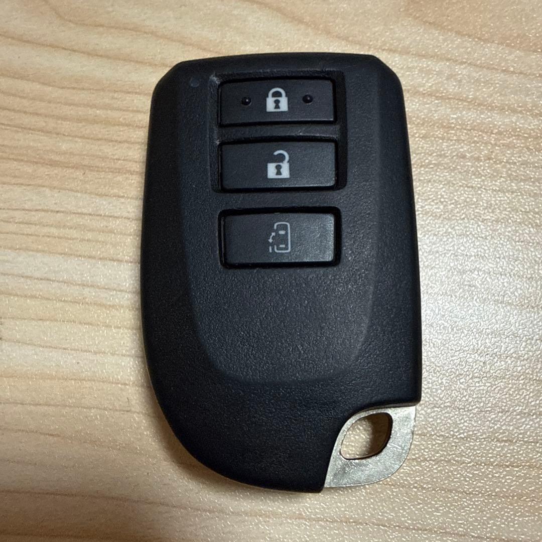 トヨタ純正 ハイエース スマートキー (3つボタン) 送料込み - メルカリ