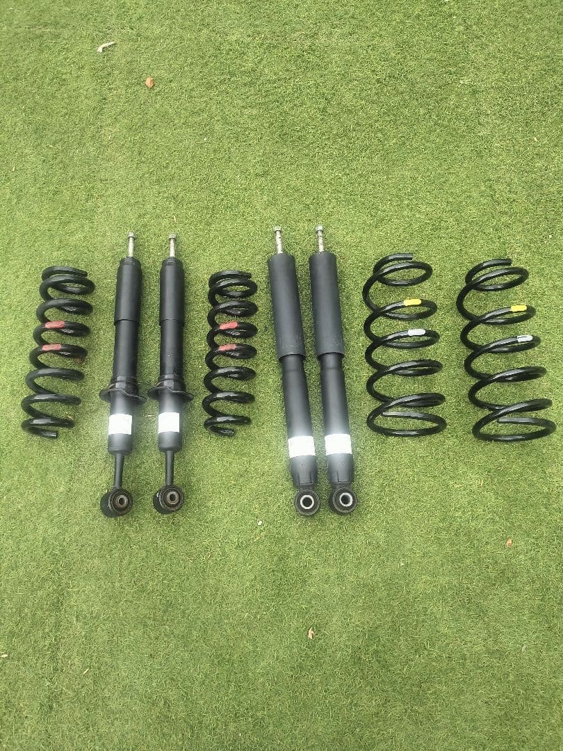 ランクル　プラド　150　 後期 ガソリン 純正ショックアブソーバー g1018x2_1.jpg