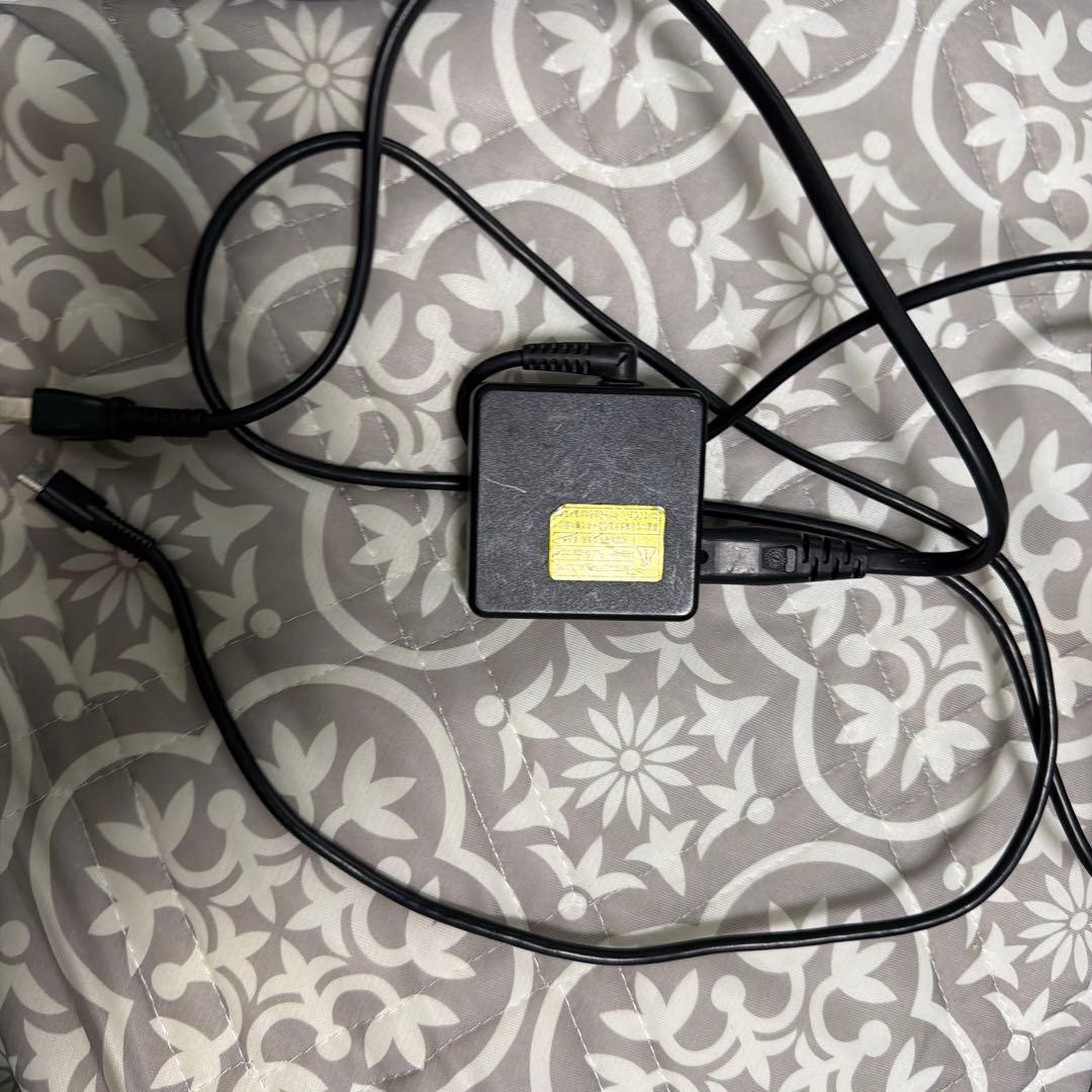 ジャンク】dynabook P1V8UPBB 画面に傷多数、動作に問題なし