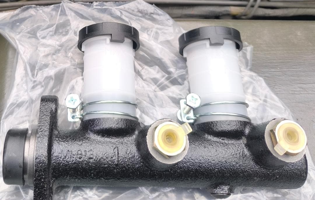 三菱ジープ ブレーキマスターシリンダー アッセンブリ - メルカリ