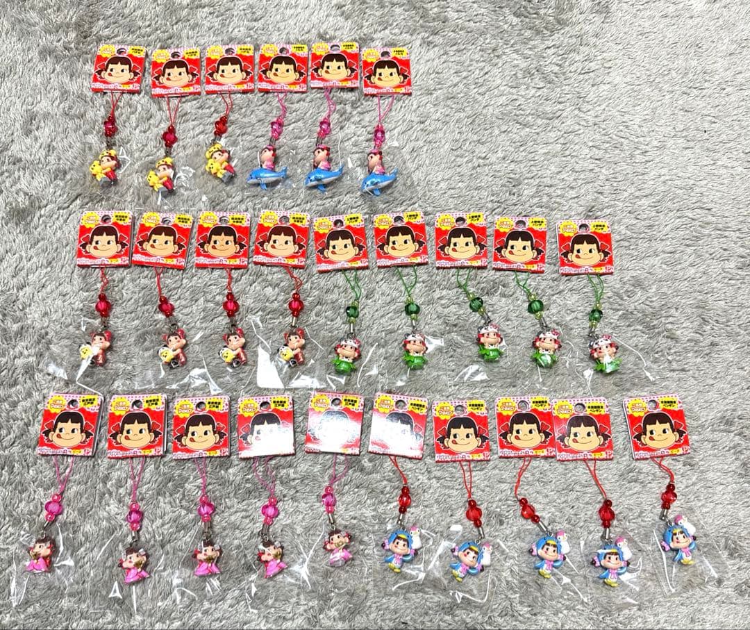 ご当地ペコちゃん ストラップ まとめ売り - メルカリ