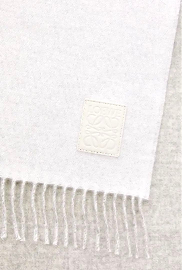 [新品]LOEWE ホワイト フリンジマフラーショッパー付き プレゼントに 楽天市場】LOEWE ロエベ BICOLOR SCARF マフラー バイカラー ストール