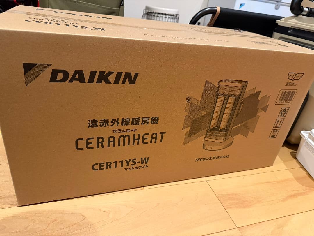 DAIKIN ダイキン セラムヒート CER11YS-W　新品未使用 ダイキン（DAIKIN） [CER11YS-W] 遠赤外線暖房機 セラムヒート 2022年
