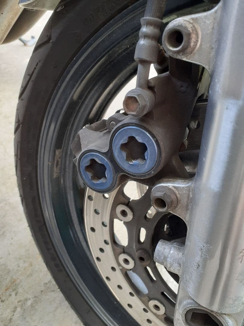 XJR1300 RP03J フロントブレーキキャリパー MOS スミトモ - メルカリ