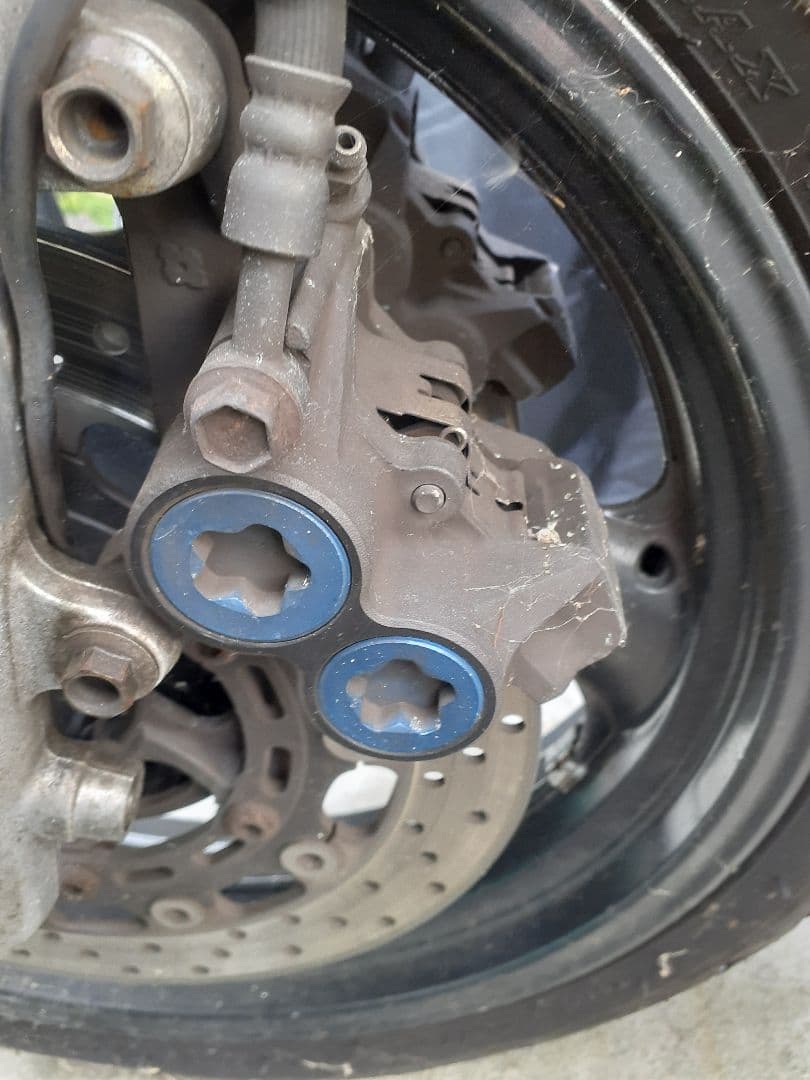 XJR1300 RP03J フロントブレーキキャリパー MOS スミトモ - メルカリ