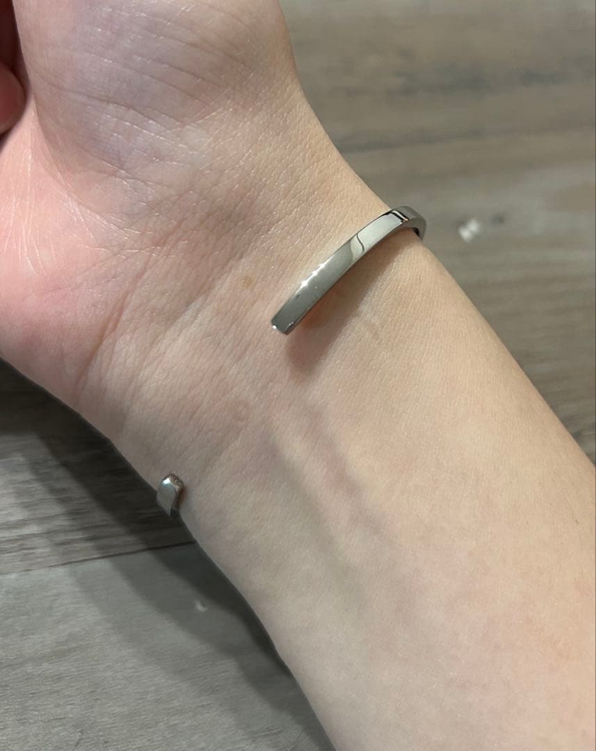 MM6】Numericミニマルシグネチャーカフブレスレット2025SS - メルカリ