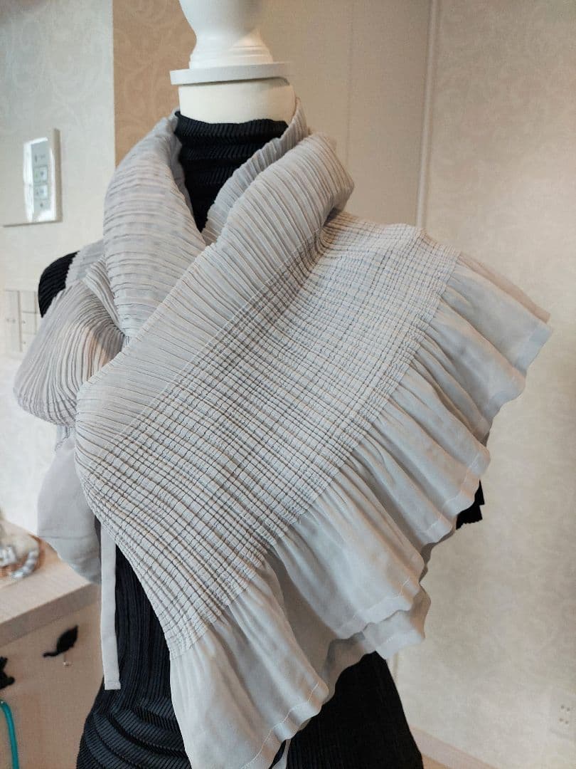 難アリ▪︎ISSEY MIYAKE FETE▪︎ベスト▪︎ストール可能の通販はau