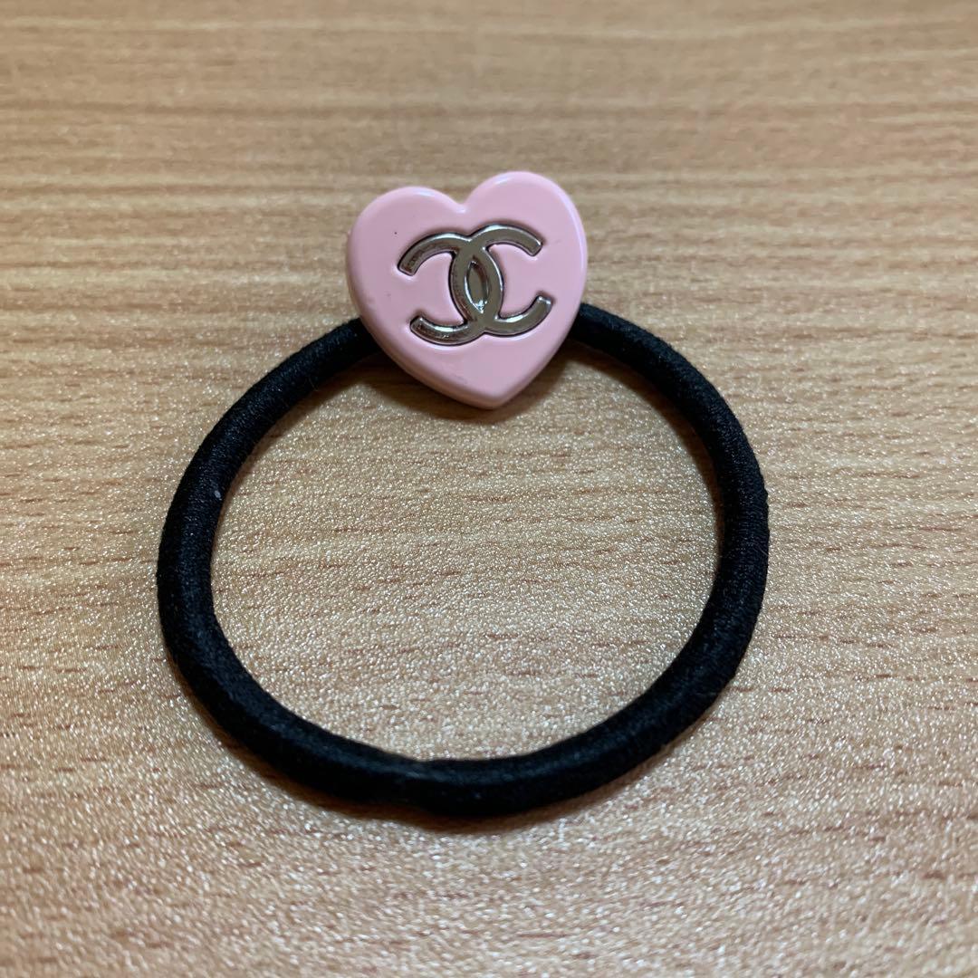 CHANEL ハート型 ヘアゴム ピンクノベル - メルカリ