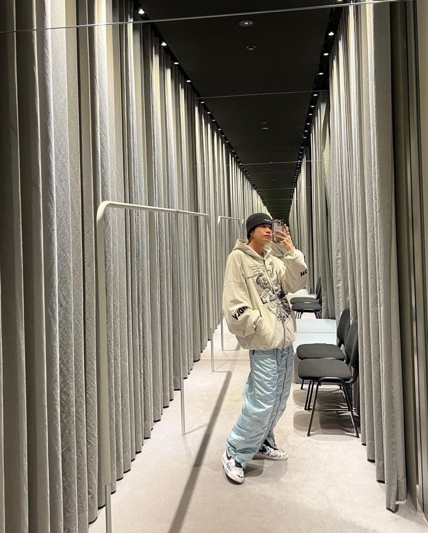 コムドットやまと着用 RRR123ジップパーカー - メルカリ