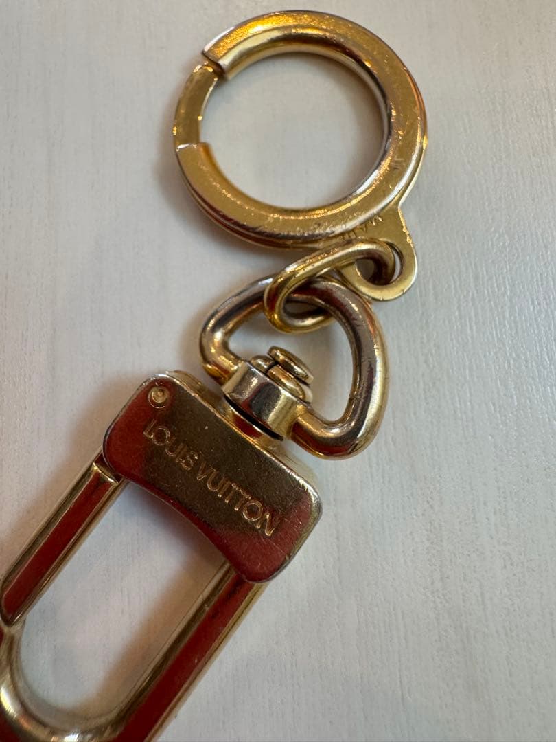 Louis Vuitton ゴールド カラビナ型キーホルダー おまけ - メルカリ