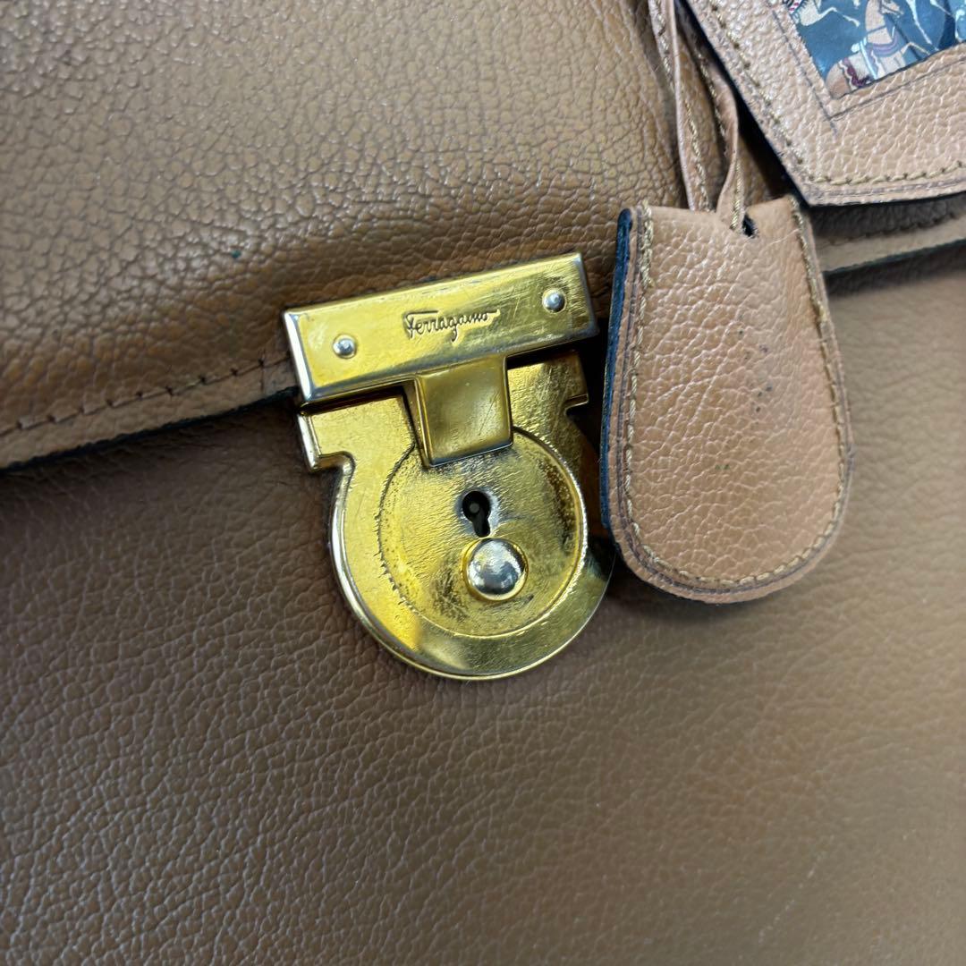 SalvatoreFerragamo ✨ブリーフケース ガンチーニ 馬車柄 本革