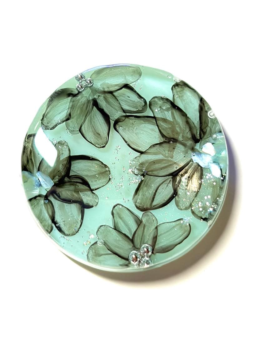 NO.2178孤高の花 手書き レジンヘアゴム ブローチ ポニーフック - メルカリ