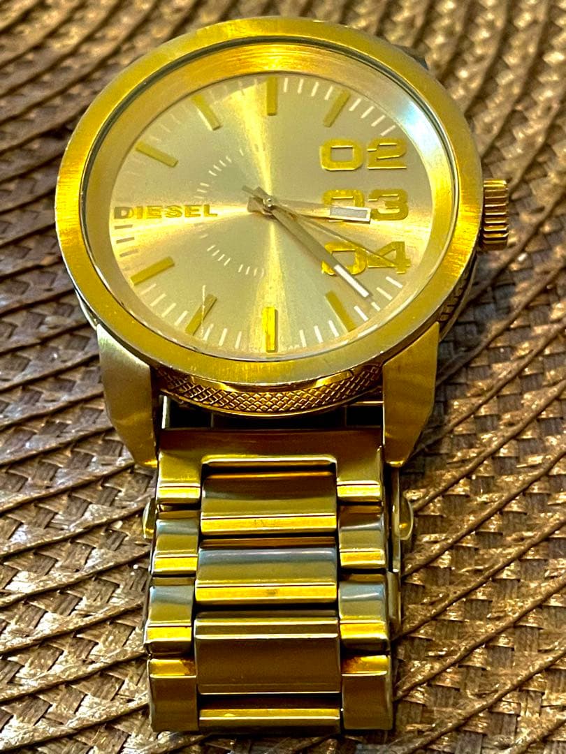 ディーゼル 腕時計 ゴールド 超かっこいい 電池新品交換済み - メルカリ