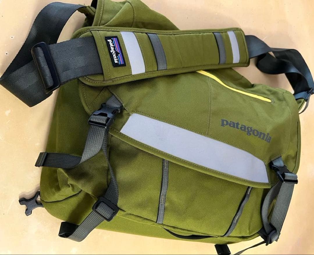 patagonia 超美品パタゴニアハーフ・マス メッセンジャーバッグ15L希少 極美品 パタゴニア ハーフ・マス メッセンジャーバッグ 15L 激レア