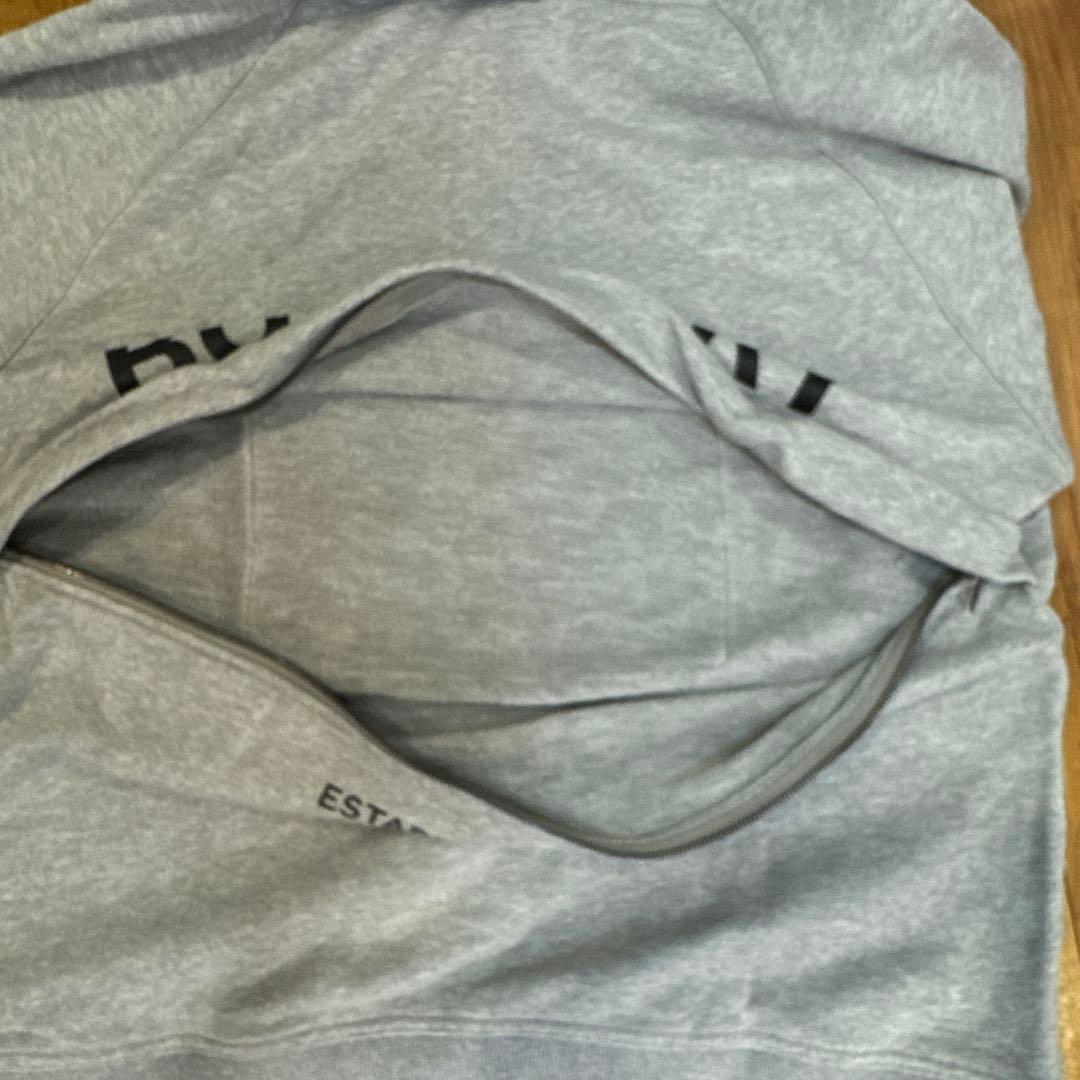 バーバリー BURBERRY グレー フーディー ハーフジップ 美品 大人気