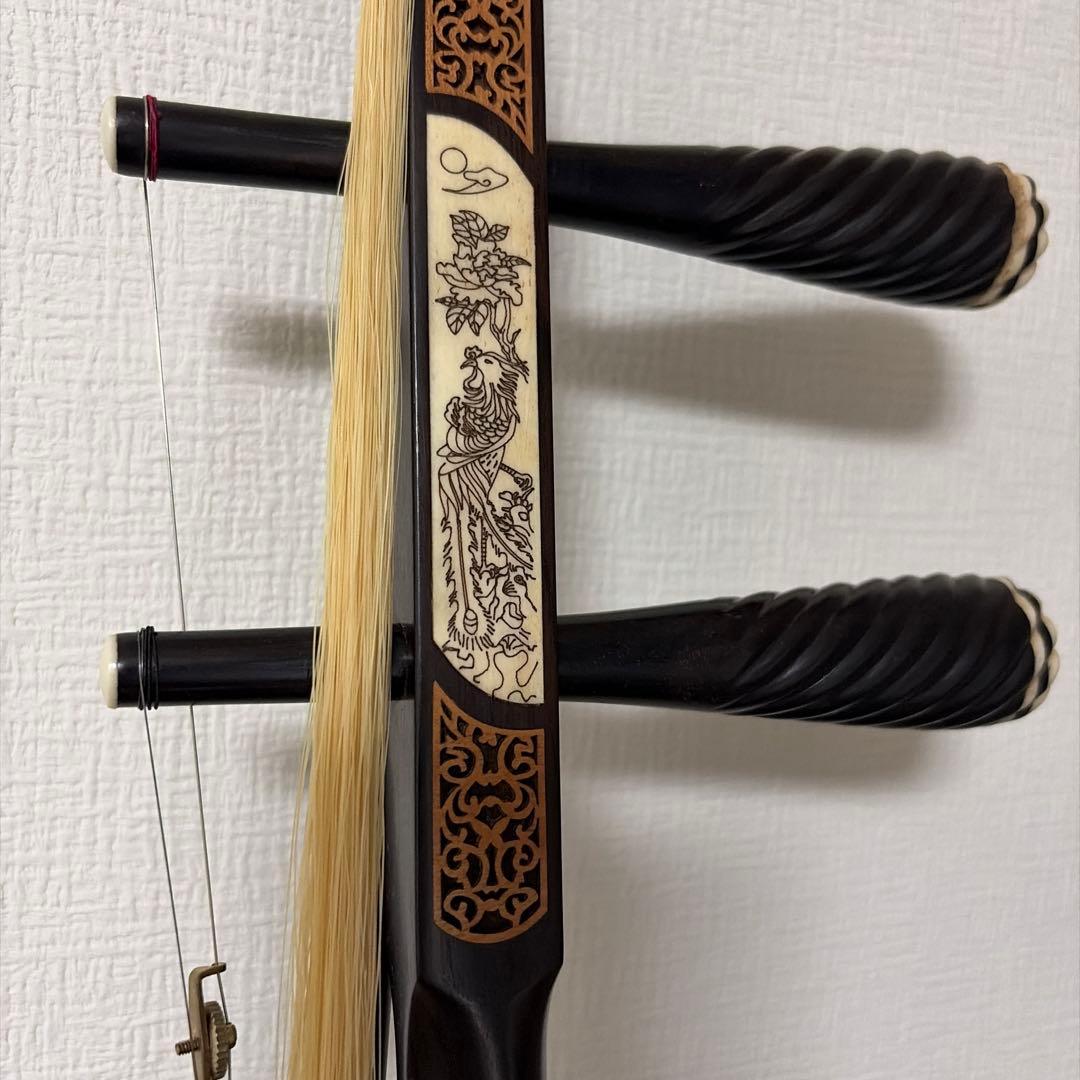 購入価格10万円】高級二胡セット／蛇皮良好／彫刻入り／ハードケース付