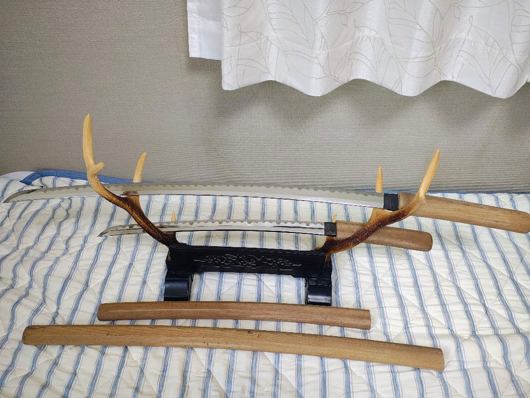 模造刀白鞘、打刀、脇差、飾り棚までセット　美品 高級模造刀 白鞘 模擬刀 段平 脇差 居合刀｜Yahoo!フリマ（旧PayPay