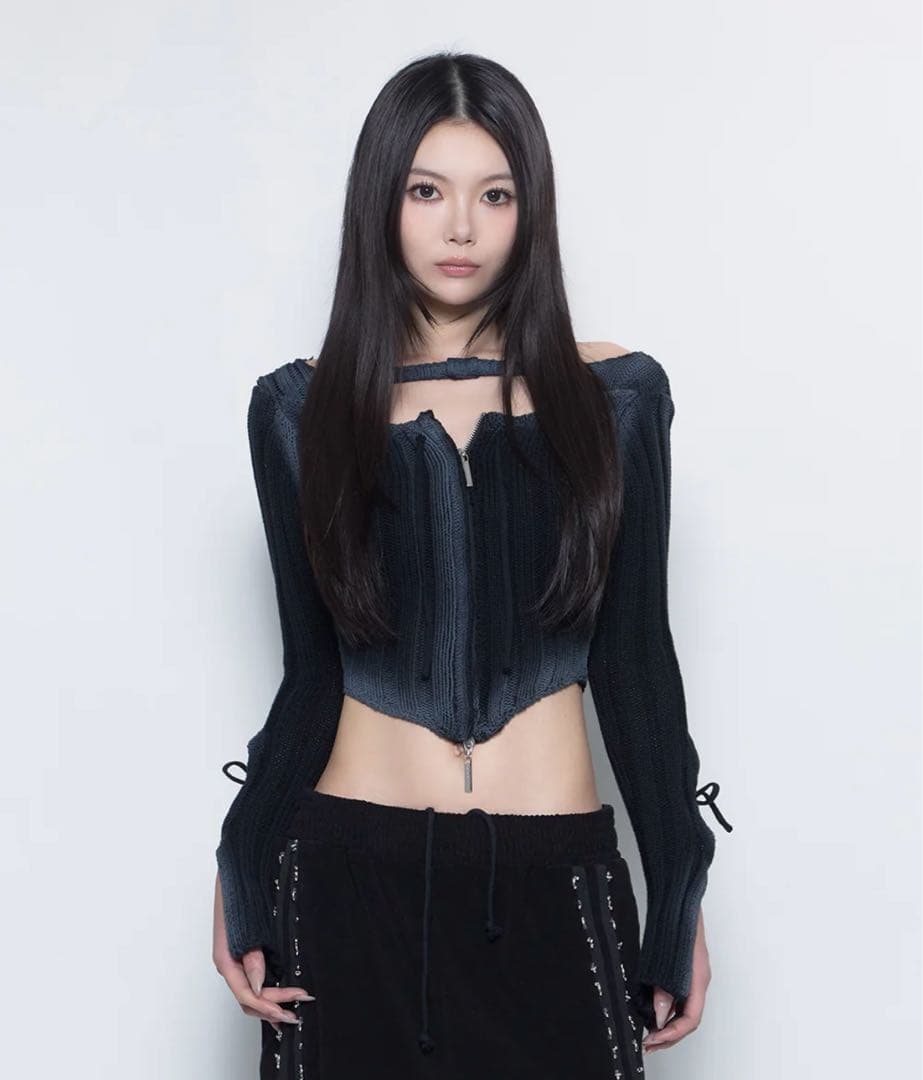 theredthread S zip cutout knit tops - メルカリ