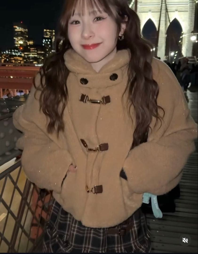 がちゃ様専用 ベージュ ラメボアブルゾン アンリーシティ - メルカリ