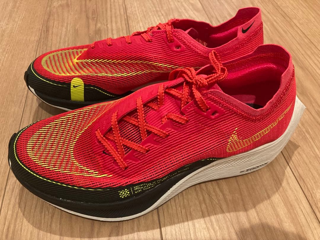 タイムセール(未使用)NIKE ズームXヴェイパーフライネクスト2% 27cm ナイキ】「ズームX ヴェイパーフライ ネクスト％ 2」はアッパーが進化