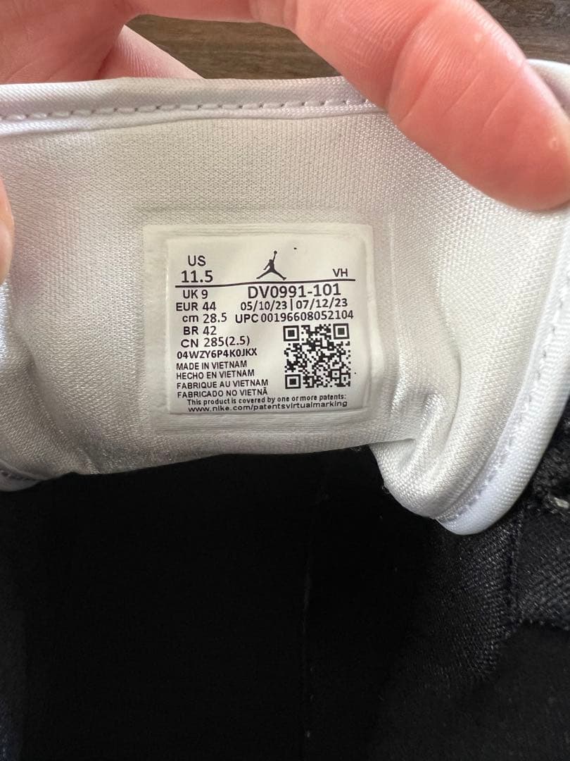 NIKE AIR JORDAN 1 MID ブラック ホワイト 28.5cm