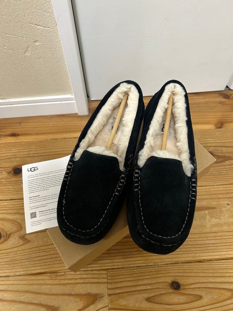 UGG Ansley ブラック モカシン アグ UGG ANSLEY レディース 1106878 モカシン シューズ アンスレー