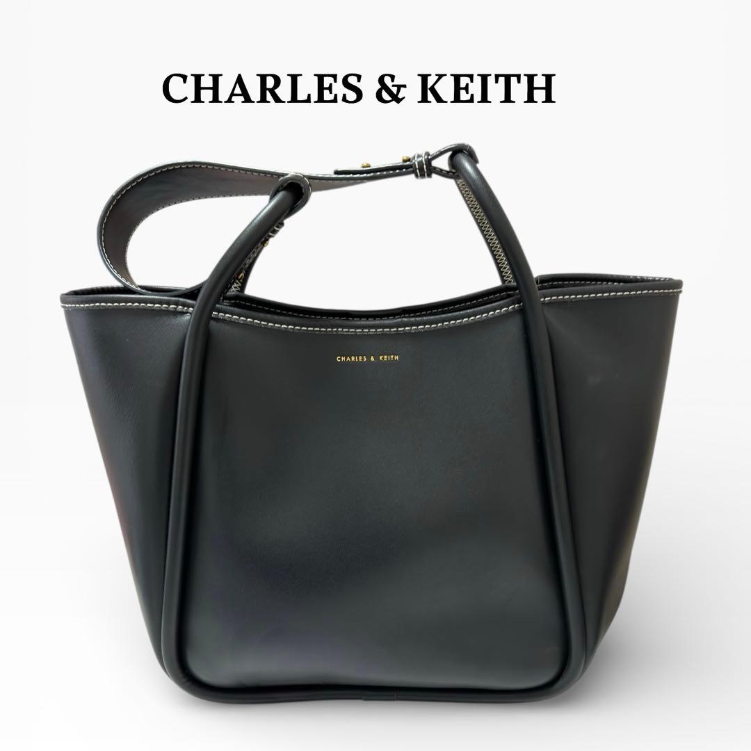 人気No. 1★美品　Charles&Keith ライラチューブラートート CH1328AW025202_thumb.jpg
