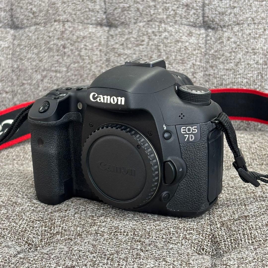 ■ Canon キヤノン EOS 7D デジタル一眼レフカメラ ボディ Amazon | Canon デジタル一眼レフカメラ EOS 7D ボディ EOS7D