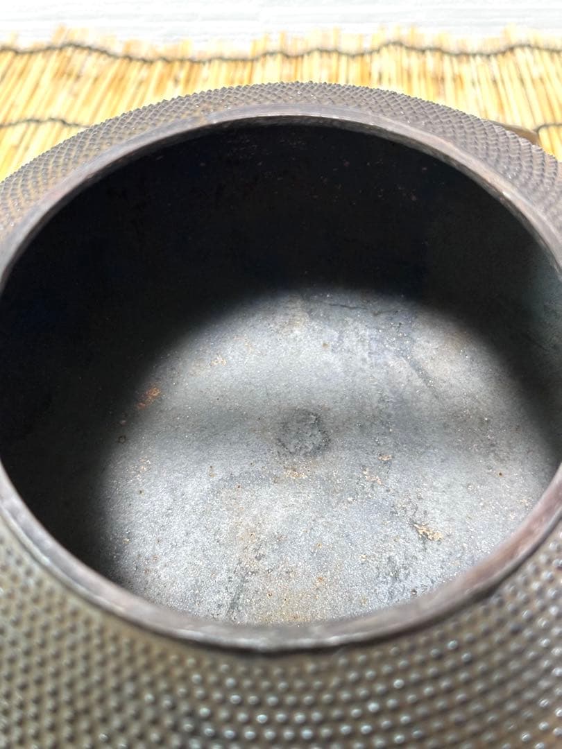 未使用品、木箱付 南部盛岡川勝造 15型アラレ 南部鉄瓶 イコニコサン