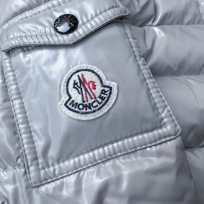 モンクレールのダウンコート ロングダウン 未使用 保管時の汚れ少々