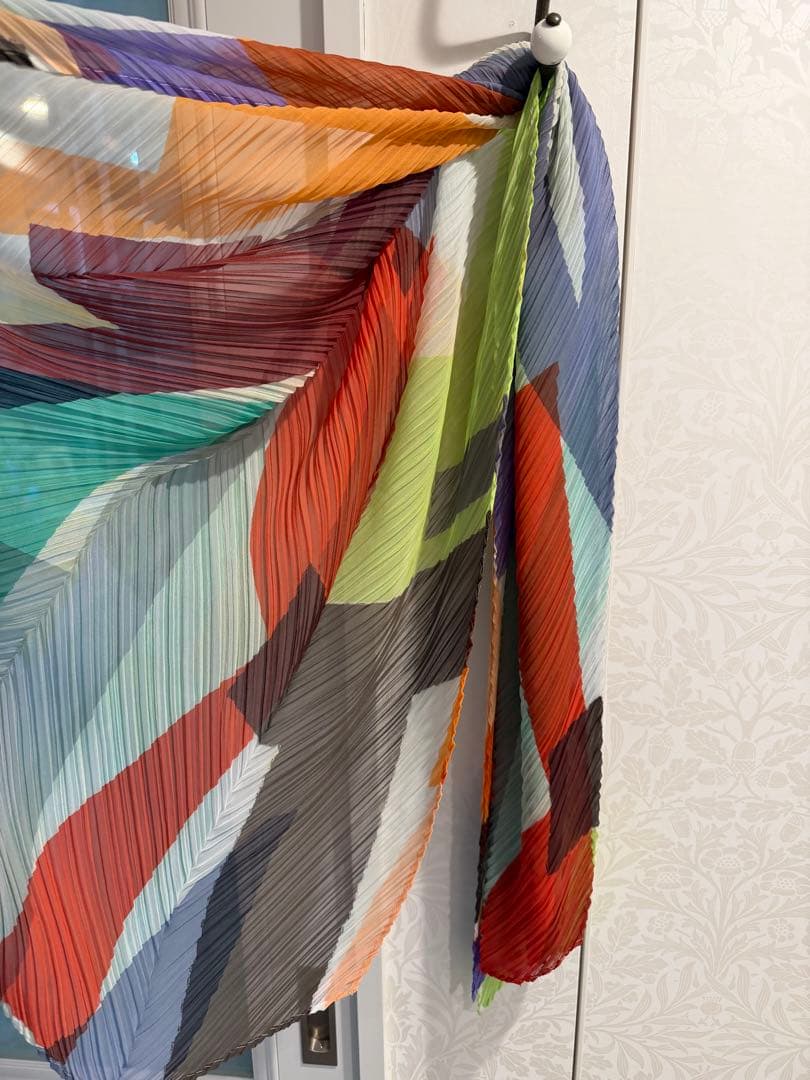 プリーツプリーズ マルチカラーストール - メルカリ