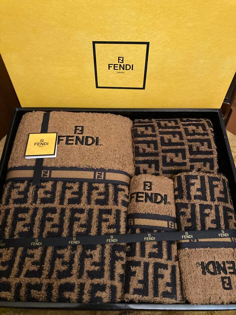 激レア ヴィンテージ 正規品 FENDI タオル セット - メルカリ