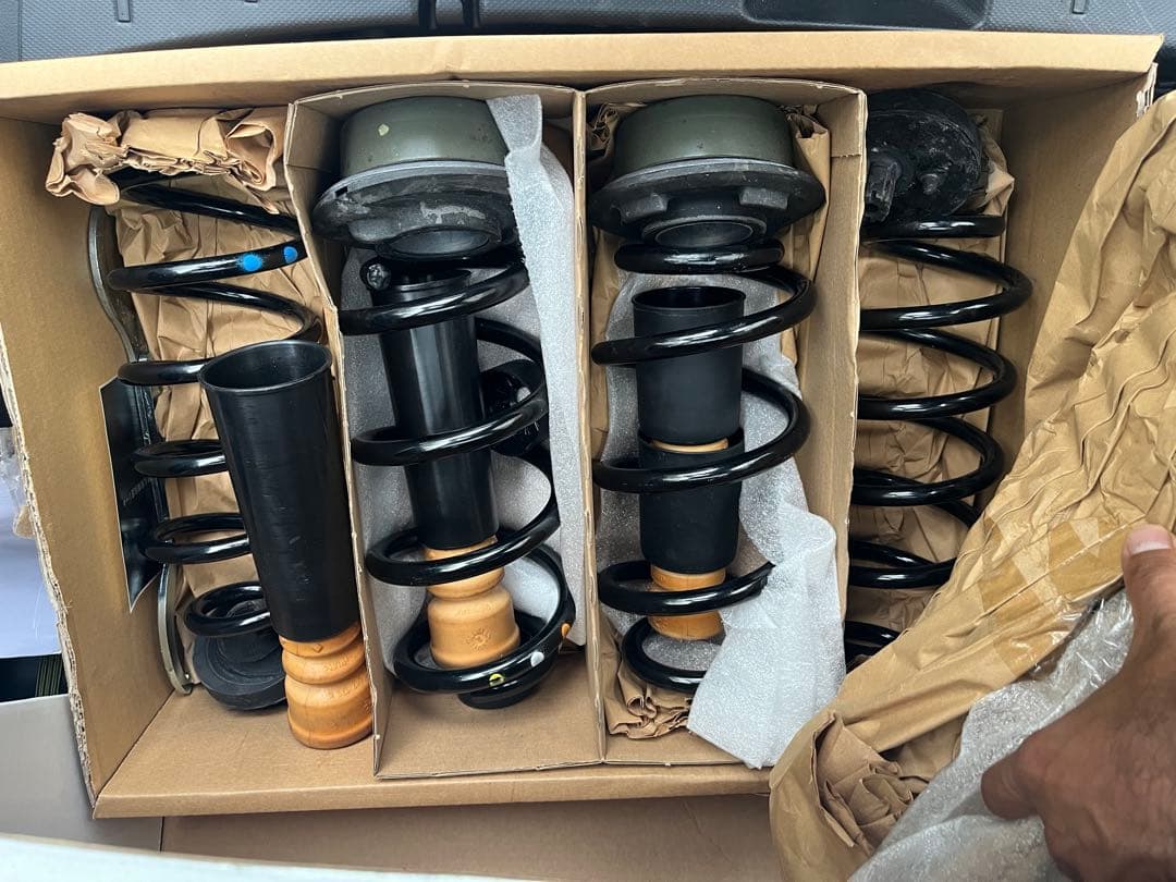 アウディA6 Sライン純正サススプリング アウディA6 Sライン純正サススプリング アウディA6 Sライン純正サス