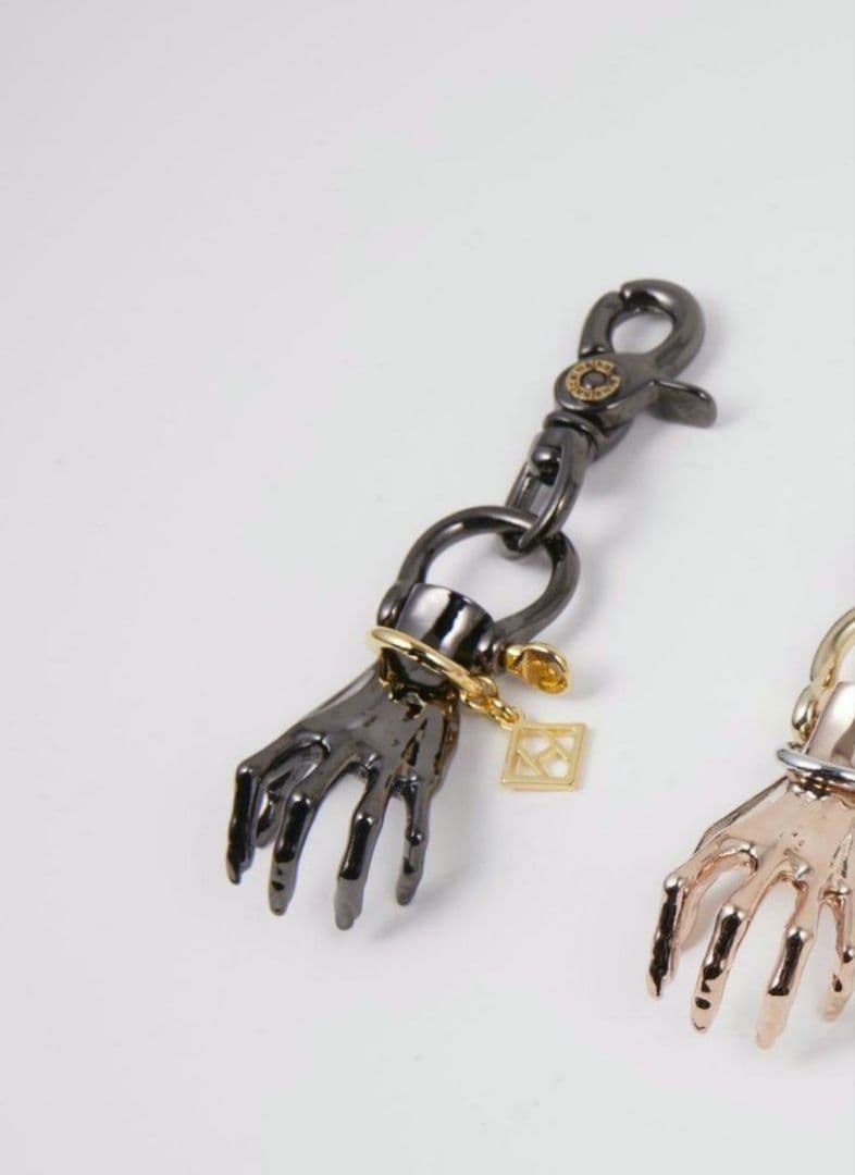 hazama 惹きずり込まれる運命のキーホルダー - メルカリ