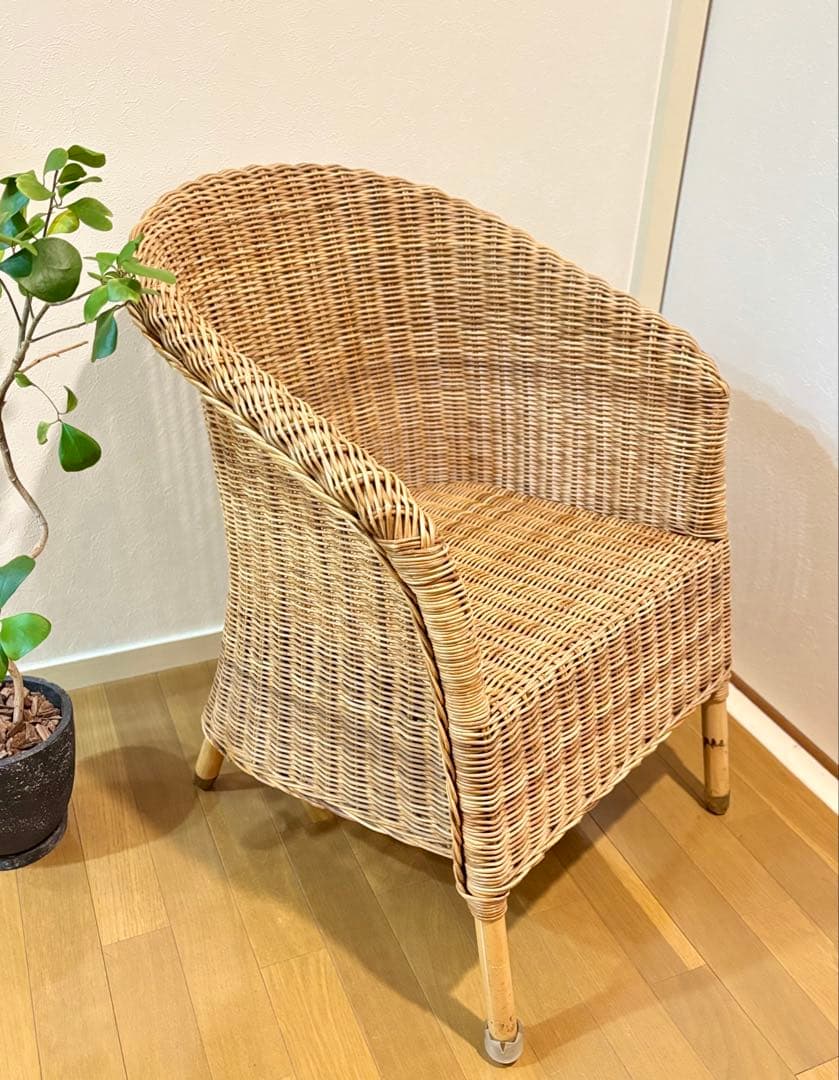 ラタン製　籐　アームチェア ヴィンテージ　古家具 ヴィンテージ ラタン製アームチェア ラウンジチェア 古い籐の椅子 籐