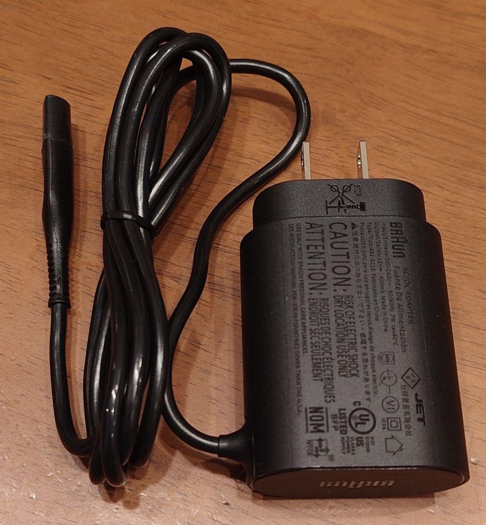 BRAUNシェーバーTYPE7洗浄機用電源コード - メルカリ