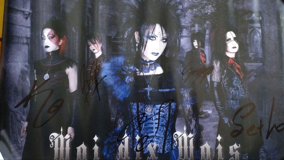 Moi dix Mois メンバー 直筆 サイン入りポスター - メルカリ