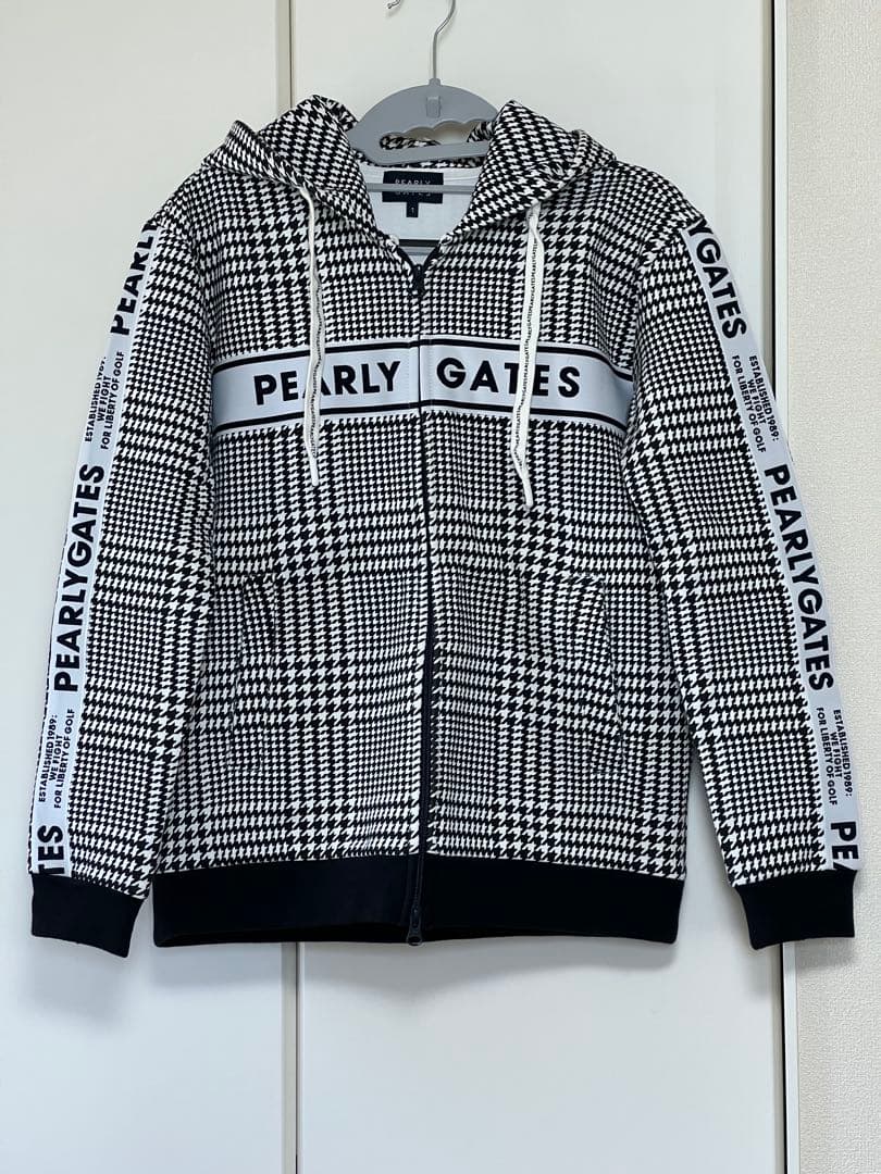 PEARLY GATES ジップパーカー サイズ1 レディース PEARLY GATES（パーリーゲイツ） ジップパーカー 黒×白 肩ロゴ
