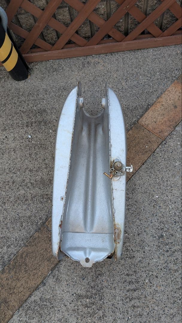 HONDA ベンリィ CB50 純正ガソリンタンク（おそらく再塗装？） - メルカリ