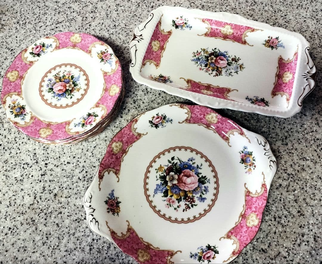 ロイヤル・アルバート・ホール　花柄陶磁器皿セット 8点 Royal Albert/ロイヤルアルバート - UKストアルーム