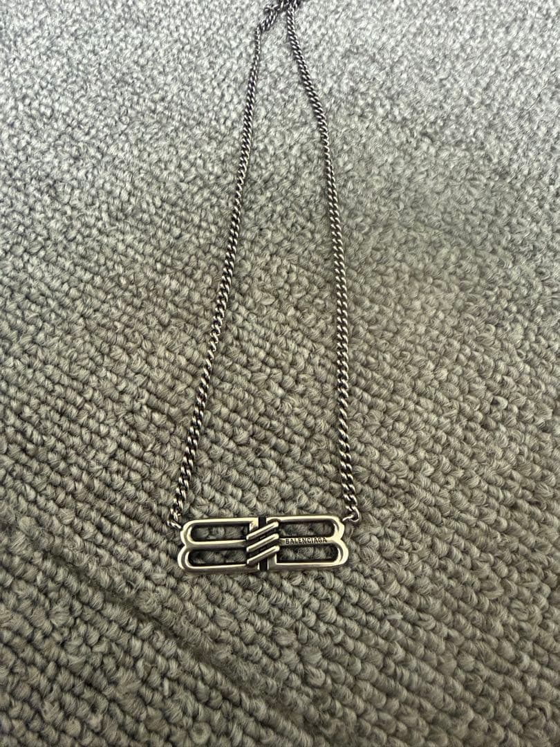 て*子様 BALENCIAGA BBロゴ ネックレス 箱付き - メルカリ