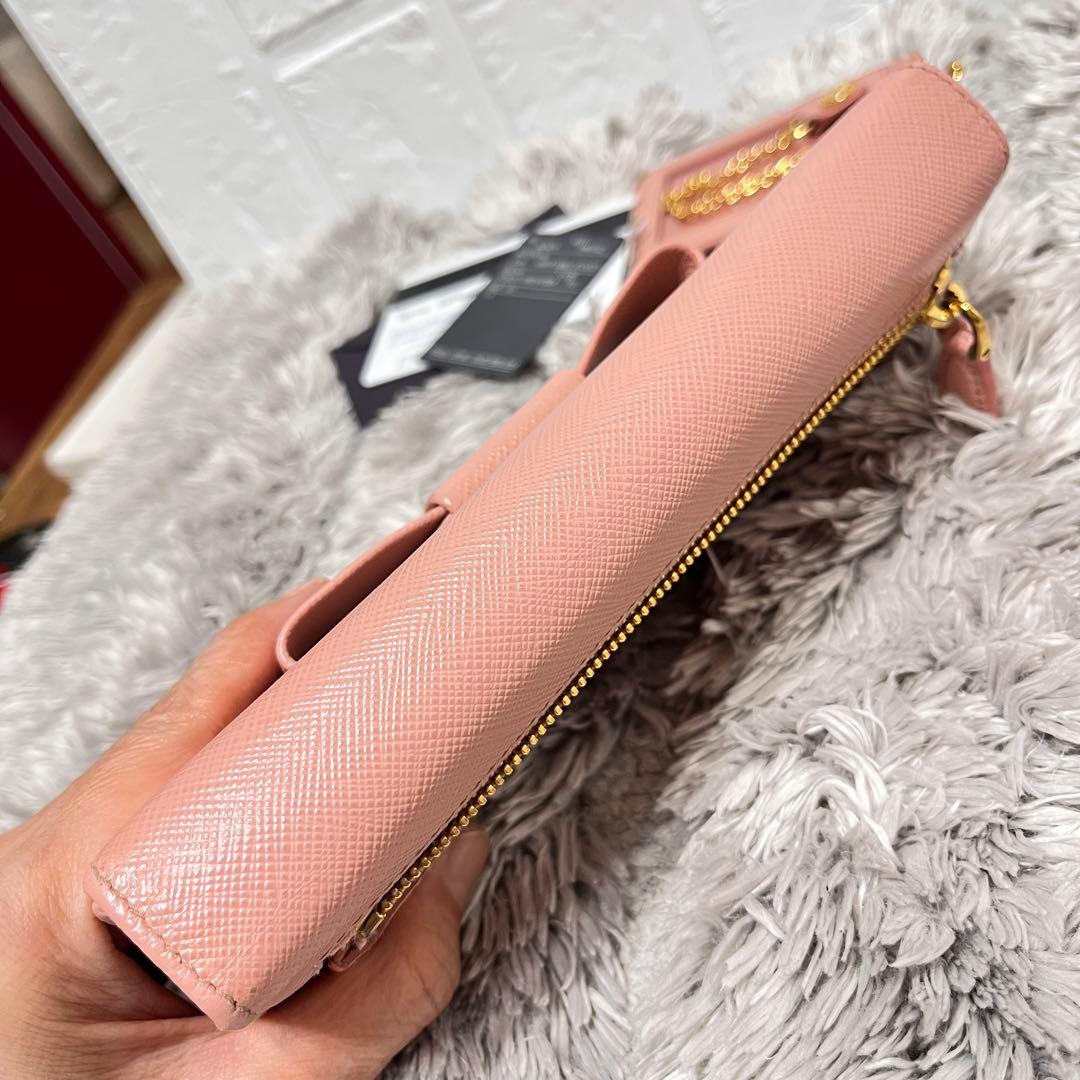 美品✨PRADA フィオッコサフィアーノ ベビーピンク メタルロゴ 2点